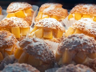 美味撒粉糕点特写