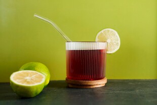 青柠红茶饮品图