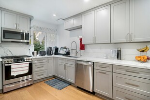 现代简约风格的整洁厨房