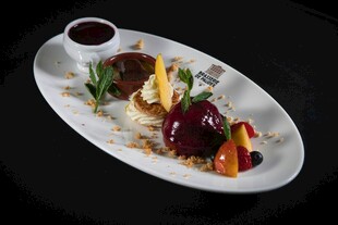 精致摆盘水果甜点