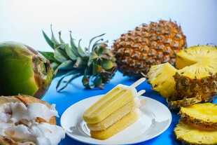 多样热带水果拼盘展示