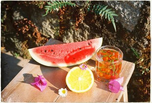 夏日清凉水果与饮品组合