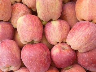 新鲜红苹果堆叠
