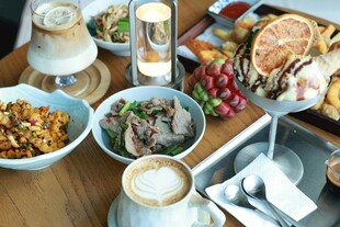 丰盛美味的多样早餐组合