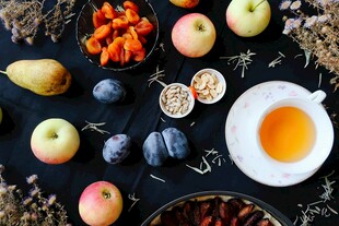 秋日缤纷水果与养生茶饮