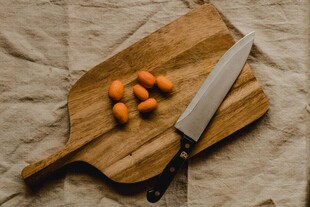 砧板上的刀与小胡萝卜