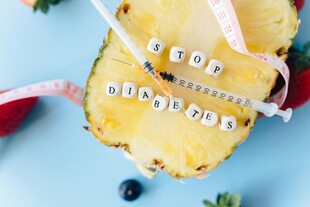 菠萝切片摆字的清新画面