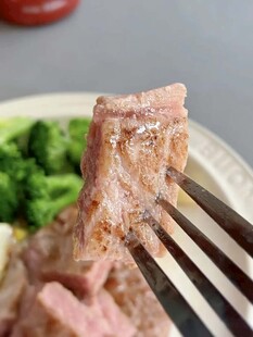 叉子上的美味烤肉