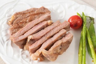 美味牛排配蔬菜