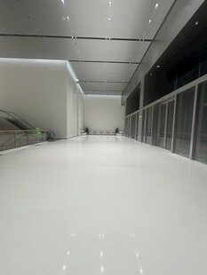 现代简约风格室内空旷空间