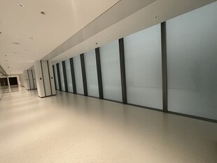 现代简约风格的空旷走廊