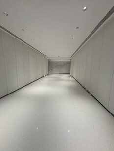 空旷极简风室内走廊空间
