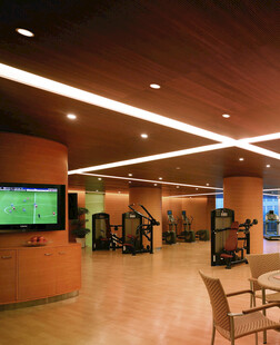 现代风格健身房室内场景