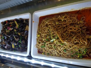 美味凉拌菜与面条