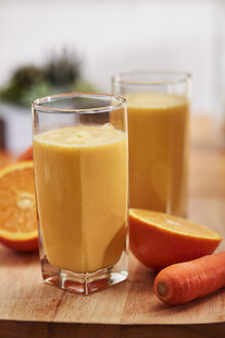 鲜橙胡萝卜汁