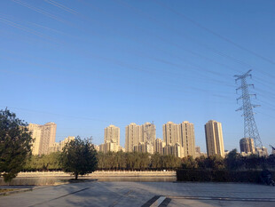 城市天际线与周边景观