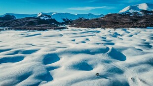 壮丽雪山冰封大地景观