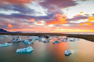 冰川湖日落美景