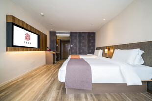 现代简约风格温馨卧室