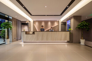 现代风格办公大厅前台