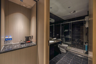 现代风格酒店浴室一角