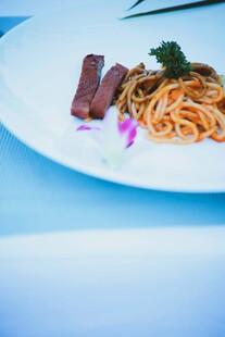 美味意面配牛排