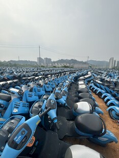 海量蓝色电动车停放场景