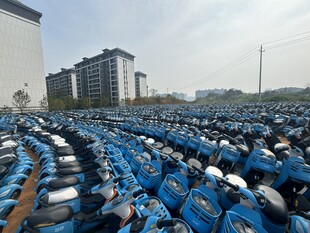 大型蓝色座椅场地场景