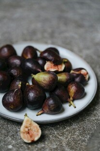 一盘新鲜无花果