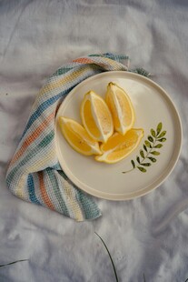 盘中柠檬片 清新好滋味