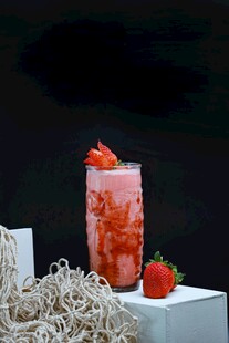 草莓冰饮 夏日清新美味