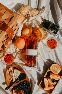 丰盛野餐美食与饮品