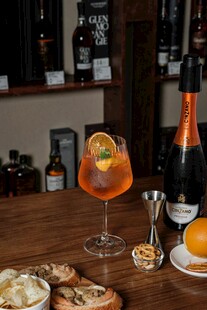 意式风情鸡尾酒与小食