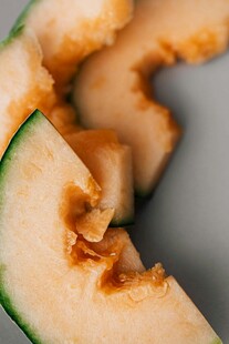 切开的美味甜瓜