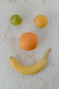 水果摆成的笑脸表情