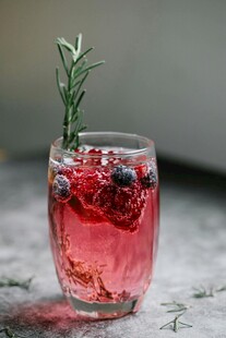 迷迭香浆果饮品