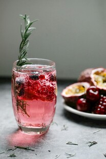 石榴迷迭香饮品 清新诱人