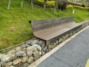 户外石砌木长椅景观
