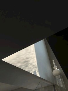 透过建筑看天空景象