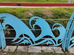 蓝色海浪造型铁艺栏杆