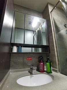 现代简约风格的浴室洗手台