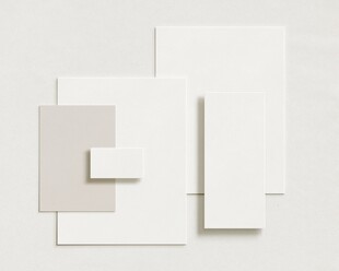 白色几何纸张组合展示