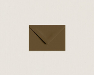 简约棕色信封图案设计