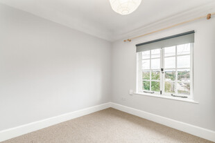 简约空旷的室内房间空间