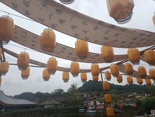 悬挂的传统中式灯笼景观