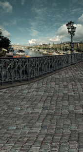 河畔砖石步道与景观灯