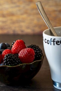 咖啡与浆果的惬意组合