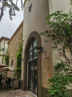 欧式风格建筑门口景致