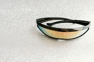 运动款时尚偏光太阳镜