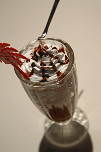 巧克力风味奶昔饮品